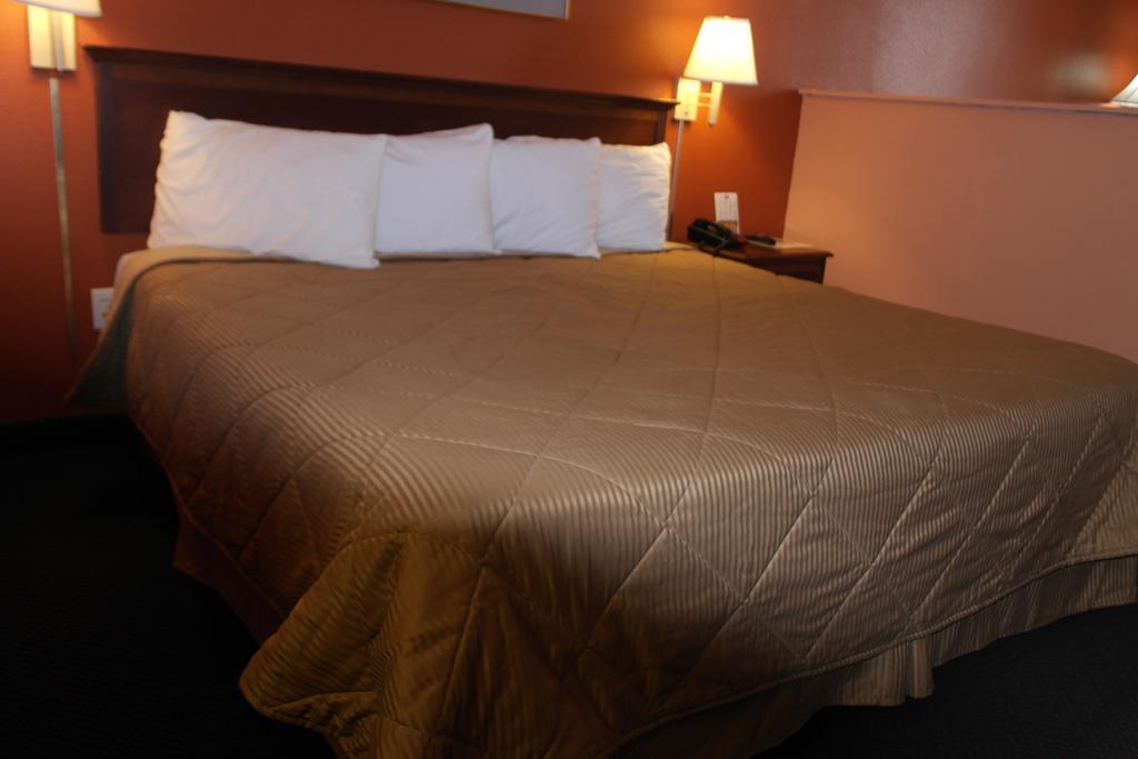 Americas Best Value Inn And Suites Knoxville Exterior foto