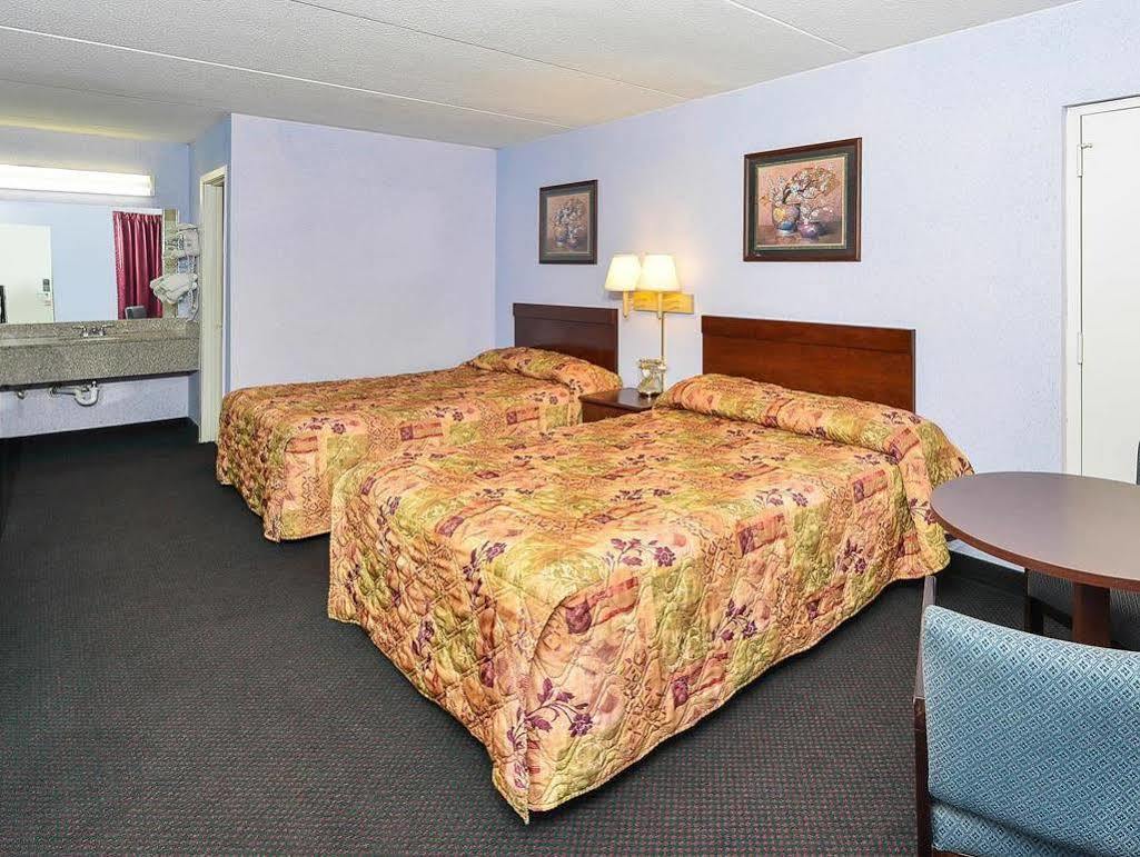 Americas Best Value Inn And Suites Knoxville Exterior foto